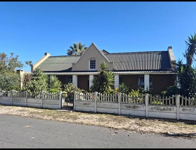 5 BEDROOM HOUSE FOR SALE IN STOMPNEUS BAY